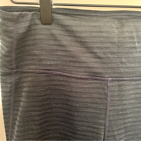 Athleta Navy Stripe Leggings - Size Medium - Picture 7 of 8